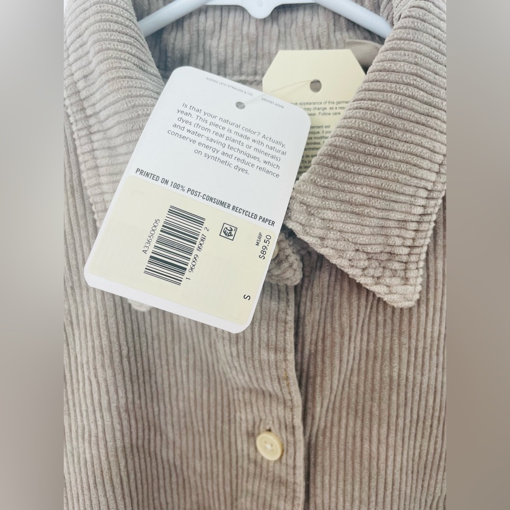 Levi’s relaxed fit button up (Multiple sizes) - Picture 6 of 16